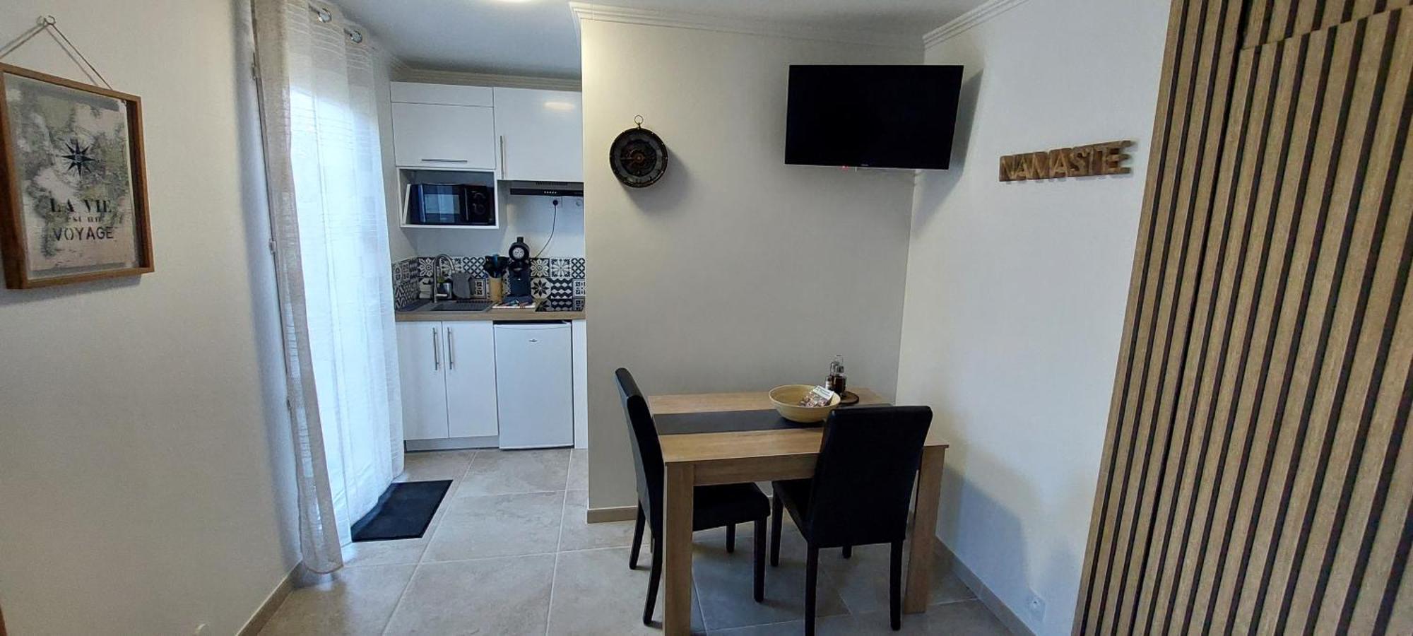 Gite De L'Olivier, Classe, Climatise, Jardin Avec Parking Gratuit Devant Le Logement Et A 5 Minutes Du Centre-Ville A Pied LʼIsle-sur-la-Sorgue Dış mekan fotoğraf